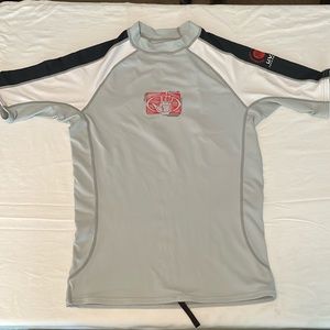 Body Glove men’s rash guard/swim shirt size M, gray with red, black accents.
